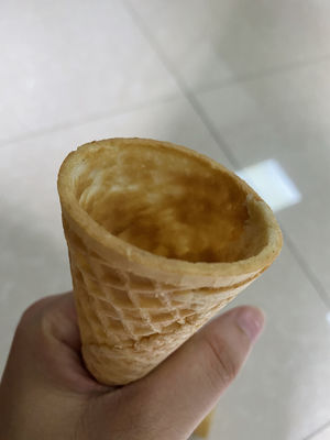 Harga yang bagus 12kg / jam Mesin Biskuit Es Krim Kerucut Gas Komersial on line
