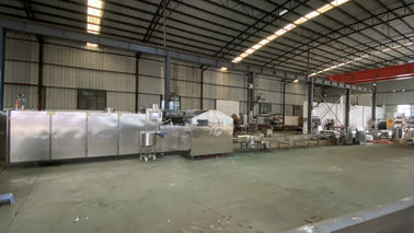 Harga yang bagus 1800pcs / H 3,37 kw Rolled Sugar Cone Membuat Mesin Dengan Conveyor on line