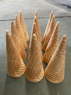 Tipe Terowongan 3000pcs / h Mesin Kerucut Es Krim Otomatis Penuh
